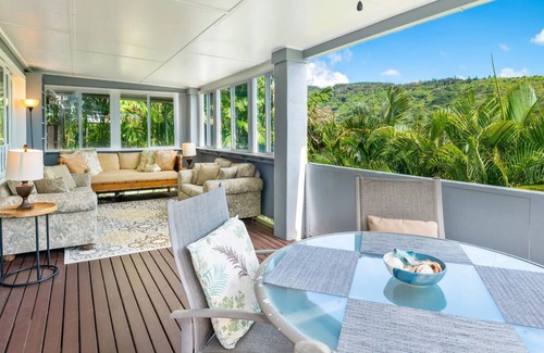 Manoa Casa | Manoa Valley A 2BR con bañera de hidromasaje y lanai con vista al mar