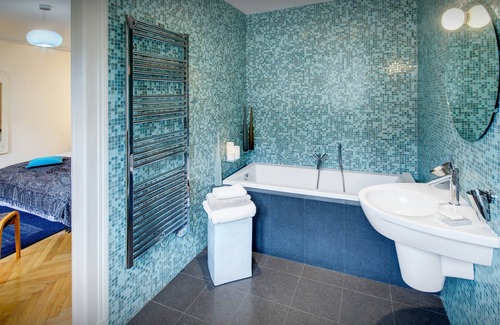 Le Petit-Bornand-les-Glieres Casa | Manoir de Leschaux - alpine base sleeps 14, sauna & pool - OVO Network