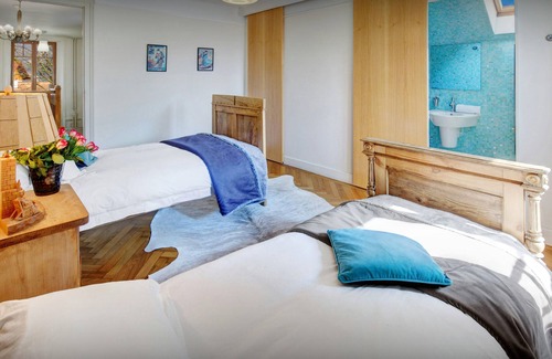 Le Petit-Bornand-les-Glieres Casa | Manoir de Leschaux - alpine base sleeps 14, sauna & pool - OVO Network