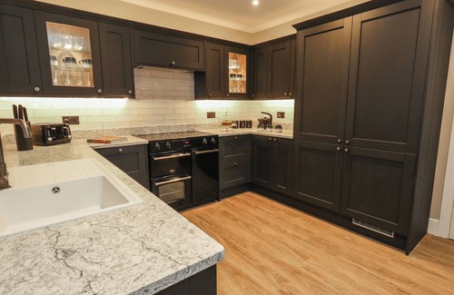 Bere Regis Casa | MANOR FARM HOUSE, pet friendly, country holiday cottage in Bere Regis
