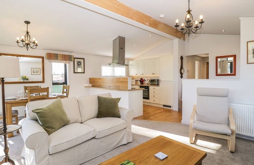 Bowerchalke Cabaña | MANOR FARM LODGE, family friendly, with a garden in Bowerchalke