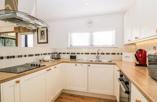 Bowerchalke Cabaña | MANOR FARM LODGE, family friendly, with a garden in Bowerchalke