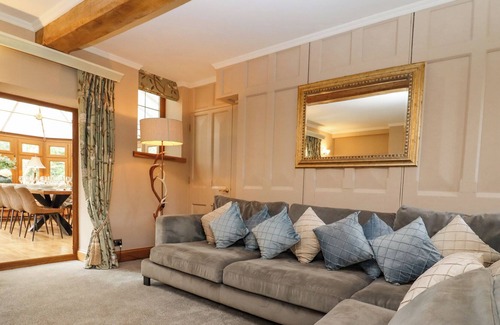 Mangotsfield Casa | MANOR FARM, pet friendly, character holiday cottage in Winchcombe