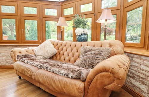 Mangotsfield Casa | MANOR FARM, pet friendly, character holiday cottage in Winchcombe