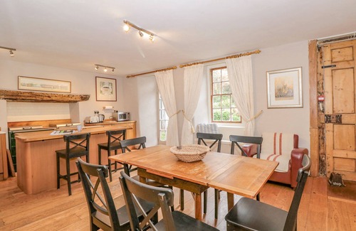 Dartmouth Cabaña | Manor Farmhouse