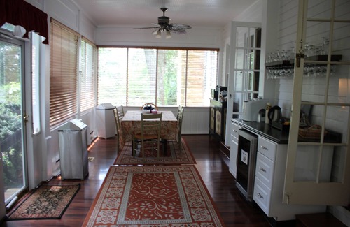 Warrenton Casa | Manor House at The Black Horse Inn
