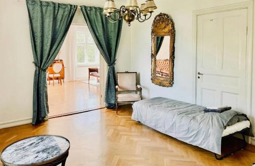 Grillby Casa | Manor House By Lake Mälaren Near Stockholm