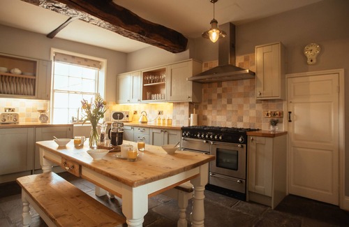 Ryther Casa | MANOR HOUSE, character holiday cottage, with hot tub in Tadcaster