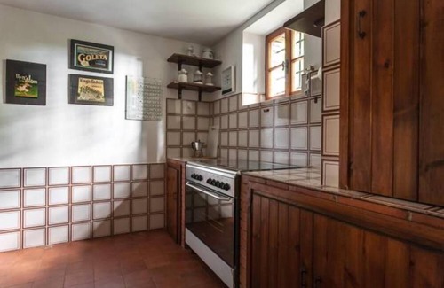 Sambucetole Casa | Casa solariega con piscina privada rodeada de zonas verdes
