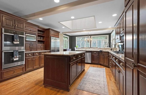 Allouez Casa | Manor on Terraview/Hot Tub/7br/ 7,200sqft