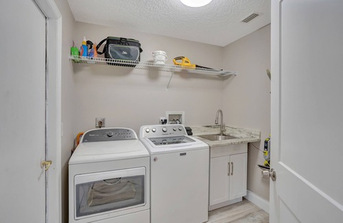 Palm Harbor Casa | Manor on the Canal/Luxury Oasis/Pool-Hot Tub-Dock