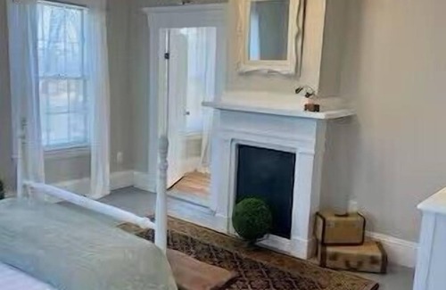Bridgton Casa | Manor Suite,cozy newly renovated,downtown & beach