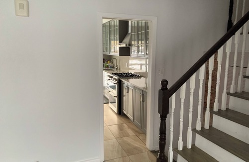 Ottawa Division Casa | Manotick waterfront property. Walking distance to pubs restaurants. groceries.