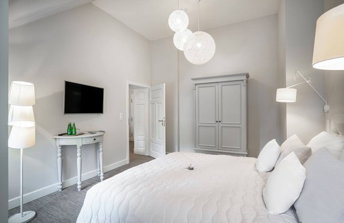 Nowe Warpno Cama Y Desayuno | Manowce Palace - Triple Room with Lake View (Room 4)