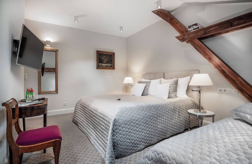 Nowe Warpno Cama Y Desayuno | Manowce Palace - Triple Room (Room 9)