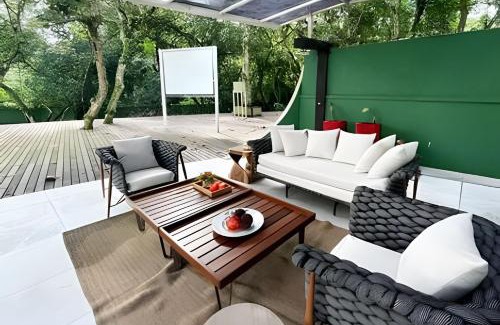 Cotia Casa | Mansão Cinematográfica em Condomínio- Granja Viana