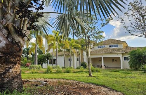 Ijaci Villa | Mansão com vista para lago
