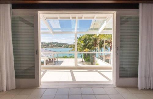Village da Ferradura Casa | Mansão Pé na Areia da Ferradura Por Luxury Rentals