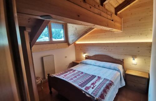 Dimaro Apartamento | Mansarda a Carciato, trilocale in montagna