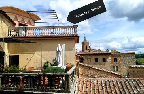 Sarteano Apartamento | Mansarda con solarium panoramico su centro storico di Sarteano vicino alle famose terme della Val d'Orcia