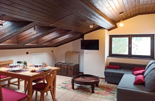 Alba Apartamento | MANSARDA MARMOLADA sui campi da sci