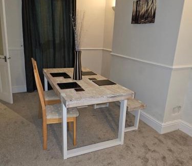Pleasley Apartamento | Mansfield 30 x DM for Weekly or Monthly Deals x Sleeps 10, Free Parking x Wifi