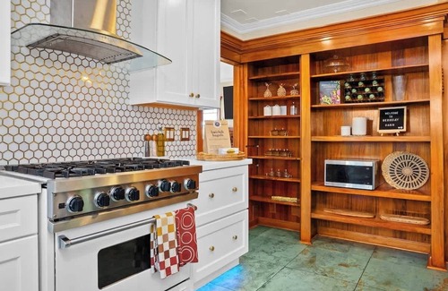 Elmwood Casa | Mansion BEST luxury home Berkeley Event Space 16+