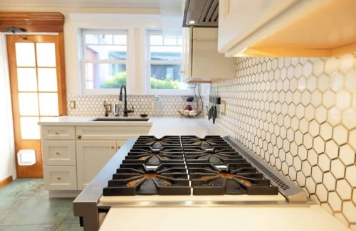 Elmwood Casa | Mansion BEST luxury home Berkeley Event Space 16+