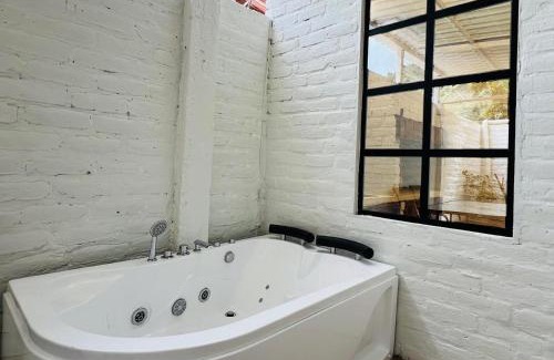 Baños de Agua Santa Villa | Mansion del Bosque with Jacuzzi 6 Bedroom 5 Bath