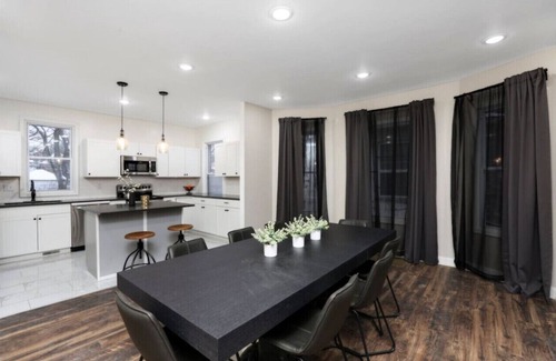 New Center Detroit Casa | Mansion in LaSalle Gardens