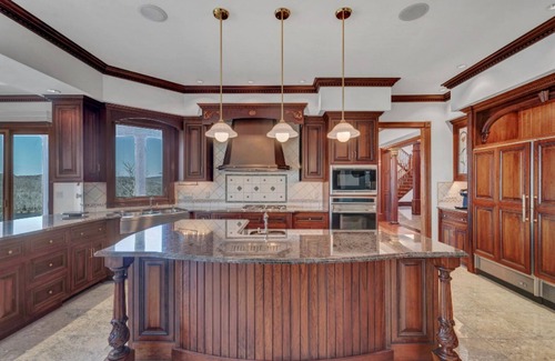 Lyme Casa | Mansion on the hill