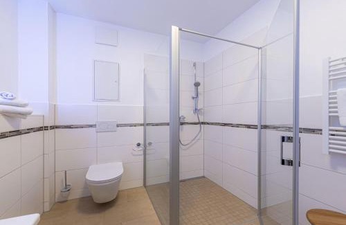 Krakow am See Apartamento | Mantra-Oase - Gemütliches Apartment mit Seeblick, Kamin & Wellness am Krakower See