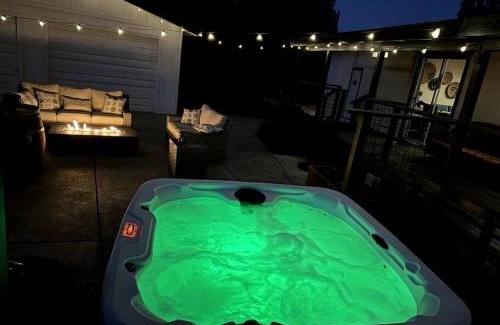 Ahwahnee Casa | Manzanita Hideaway Hot Tub Sunset views Yosemite