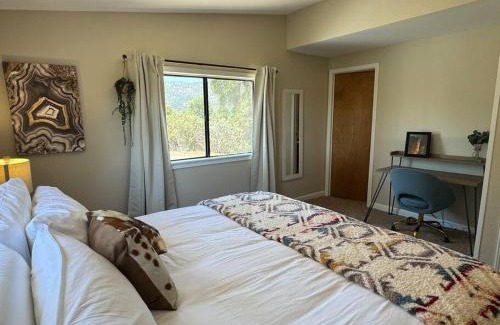 Ahwahnee Casa | Manzanita Hideaway Hot Tub Sunset views Yosemite