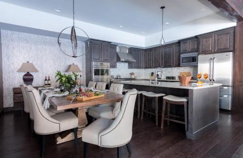 Truckee Casa | Maple by AvantStay Modern Mountain Home w Cozy Fire Pit 15 Mins frm Northstar