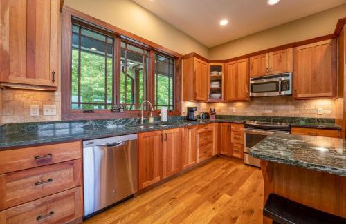 Pisgah Forest Casa | Maple Cottage in Sutton Knob