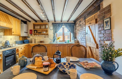 Mangotsfield Casa | Maple Cottage - Rural Charm & Cotswold Views