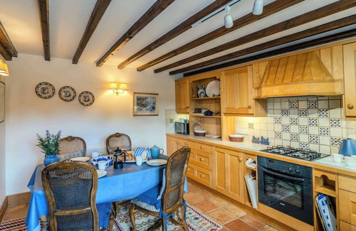 Mangotsfield Casa | Maple Cottage - Rural Charm & Cotswold Views
