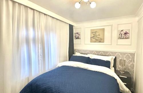 London Borough of Bromley Apartamento | Maple Grove - Luxury 1-Bedroom apartment with garden and parking in Greater London