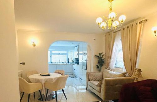 London Borough of Bromley Apartamento | Maple Grove - Luxury 1-Bedroom apartment with garden and parking in Greater London
