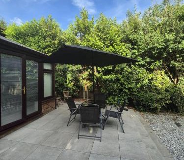 London Borough of Bromley Apartamento | Maple Grove - Luxury 1-Bedroom apartment with garden and parking in Greater London