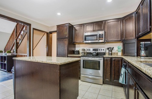 Spring Mills Casa | Maple Hill Lodge | Dream Fire Pit + Hot Tub!