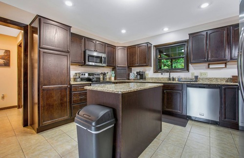 Spring Mills Casa | Maple Hill Lodge | Dream Fire Pit + Hot Tub!