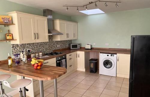 Barnstaple Casa | Maple House a spacious 2 Bedroom House