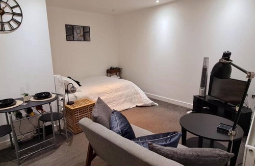 Addiscombe Apartamento | Maple House - Spacious 1-Bed Apartment with breakfast in London
