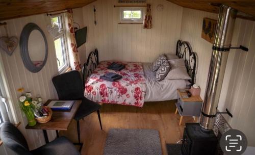 Banningham Otro | Maple Hut Four Acre Farm