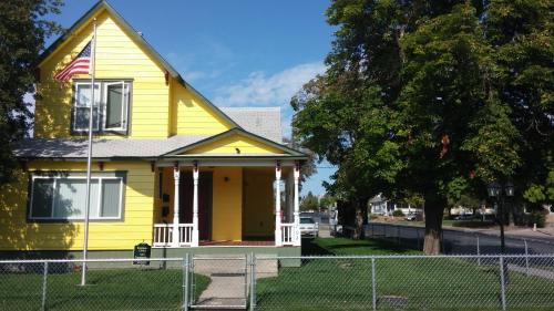 West Central Apartamento | Maple Leaf Manor Suites
