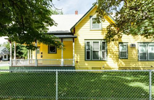 West Central Apartamento | Maple Leaf Manor Suites