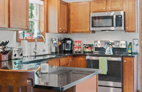 Briar Crest Woods Casa | Maple Oasis by AvantStay | Newly Built w/ Hot Tub, Game Room & Fire Pit