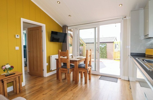 Swadlincote Cabaña | MAPLE, pet friendly, with hot tub in Donisthorpe